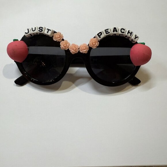 Rad + Refined Round Embellished Sunglasses - Picture 7 of 10